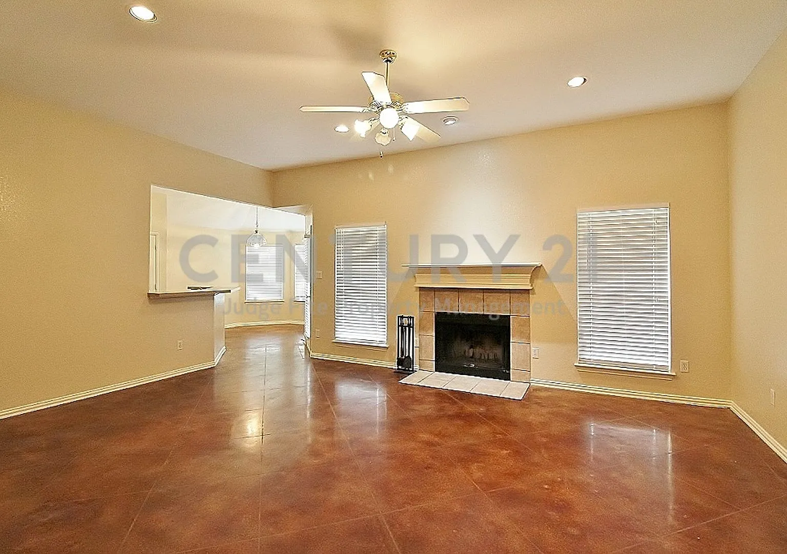 Inviting 4/2/2 On Cul-De-Sac Lot in Aledo For Rent! — Photo 3