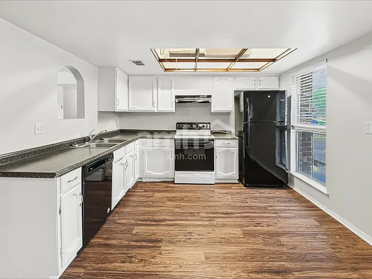 2803 Woodline St — Photo 3