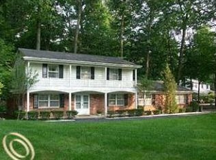 38097 Tralee Trl, Northville, MI