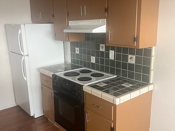 5th image of 187 Waverley St