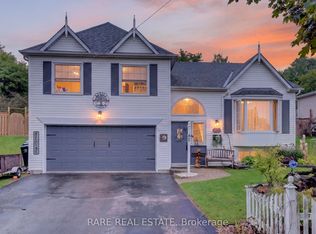 42 Michael St, Angus - Borden Cfb-bfc, ON L3W 0M3