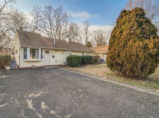 25 Howard Ave, Rochelle Park, NJ 07662