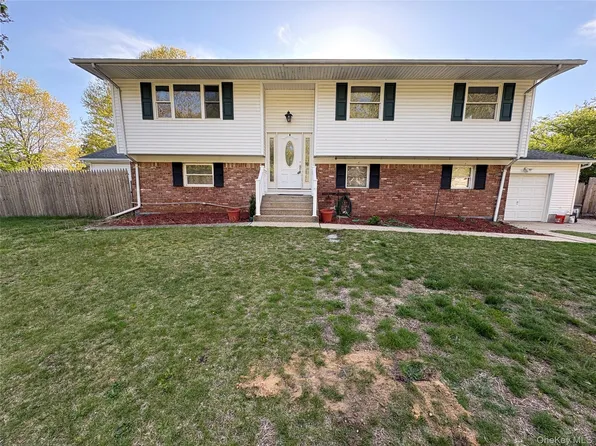 16 Linden Street, Coram, NY 11727