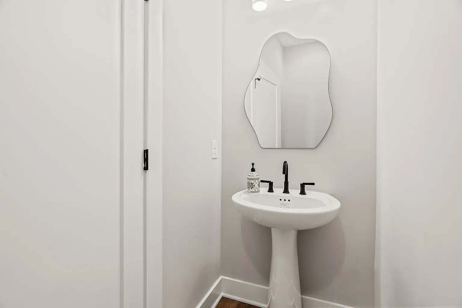 4 bed, 3000 sqft, $3,400 — Photo 1