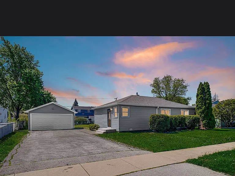 6409 W 85th Pl — Photo 2