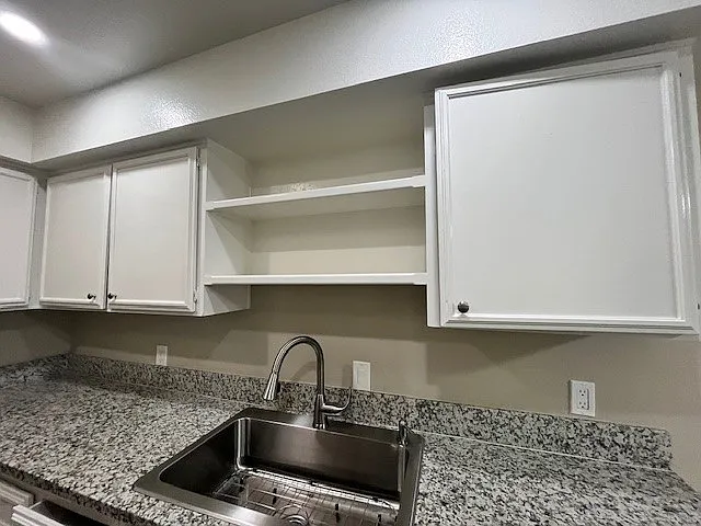 Oak Tree Apartments — Photo 4