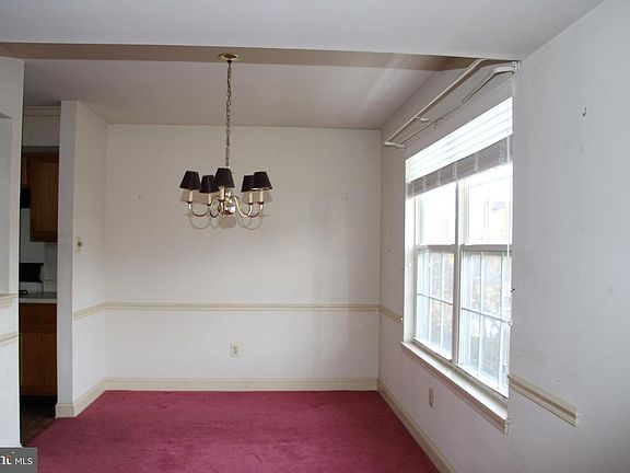 4th image of 220 Fountain Farm Ln