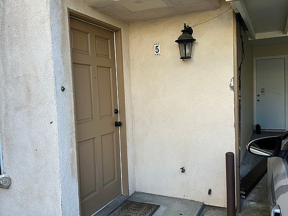 2nd image of 2210 S Hobart Blvd #5