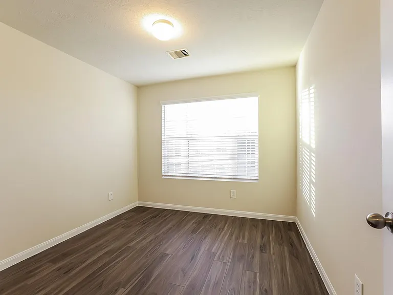 10931 Myrtle Oak St — Photo 8