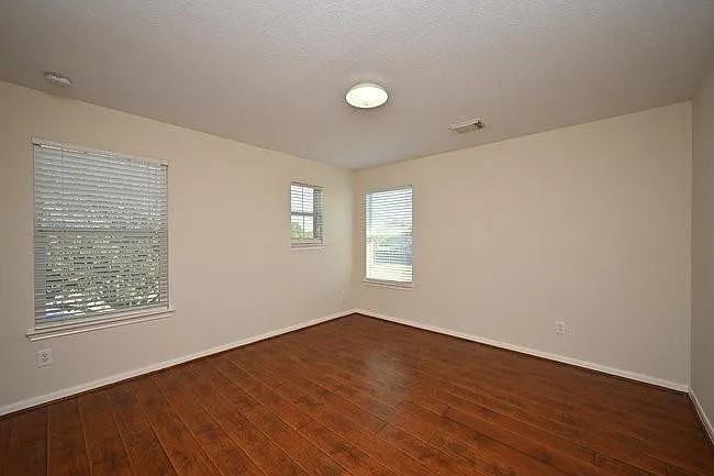 9403 Coatsworth Dr — Photo 8