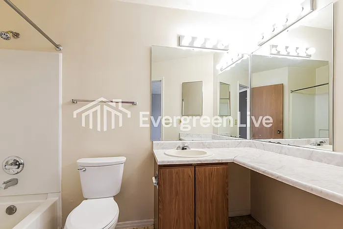 6544 Rolling Glen Dr — Photo 10