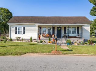 125 S High St, Eden, NC 27288