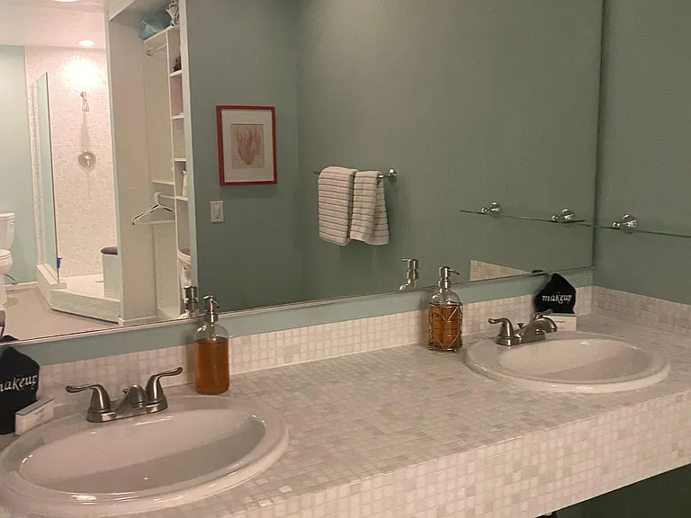 N Aurora Dr — Photo 15