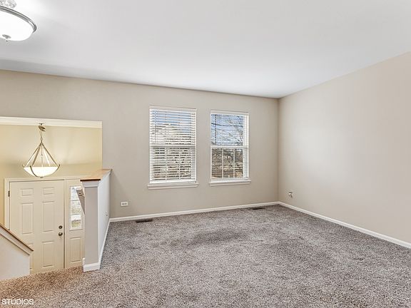 4th image of 225 Holiday Ln #225