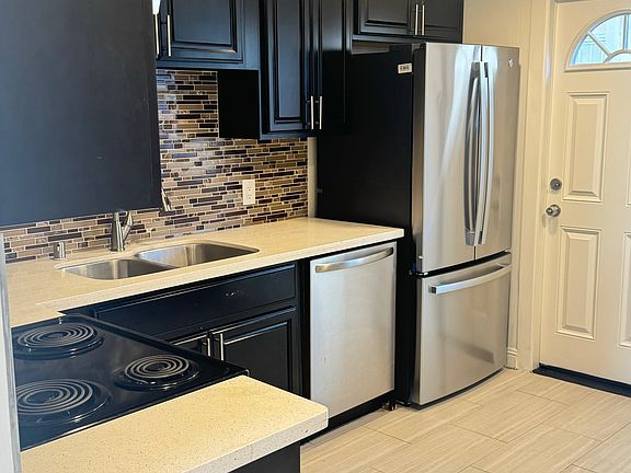 4th image of 658 Grand Fir Ave #2