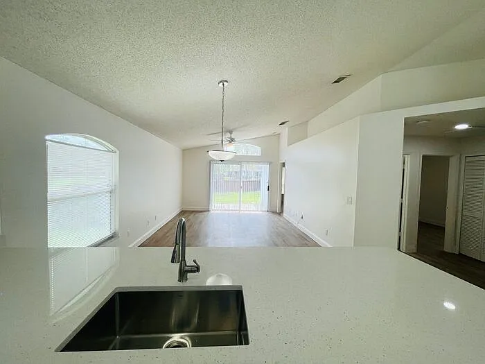 13403 Greenpointe Dr — Photo 12