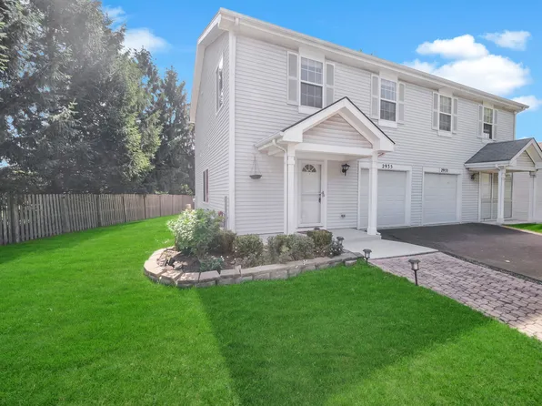 2935 Cedar Glade Dr, Naperville, IL 60564
