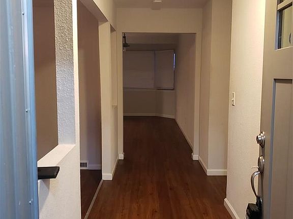 4th image of 2062 Oakridge Ln