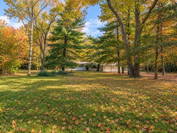 6130 E Deerfield Dr, Coal City, IL 60416