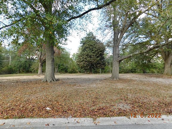 3rd image of 327 Laurel Ln
