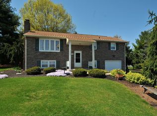 1700 Lincoln Gardens Rd, Ephrata, PA 17522