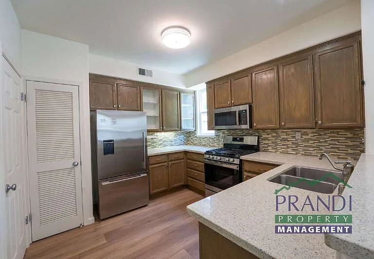 82 Arnold Dr — Photo 4
