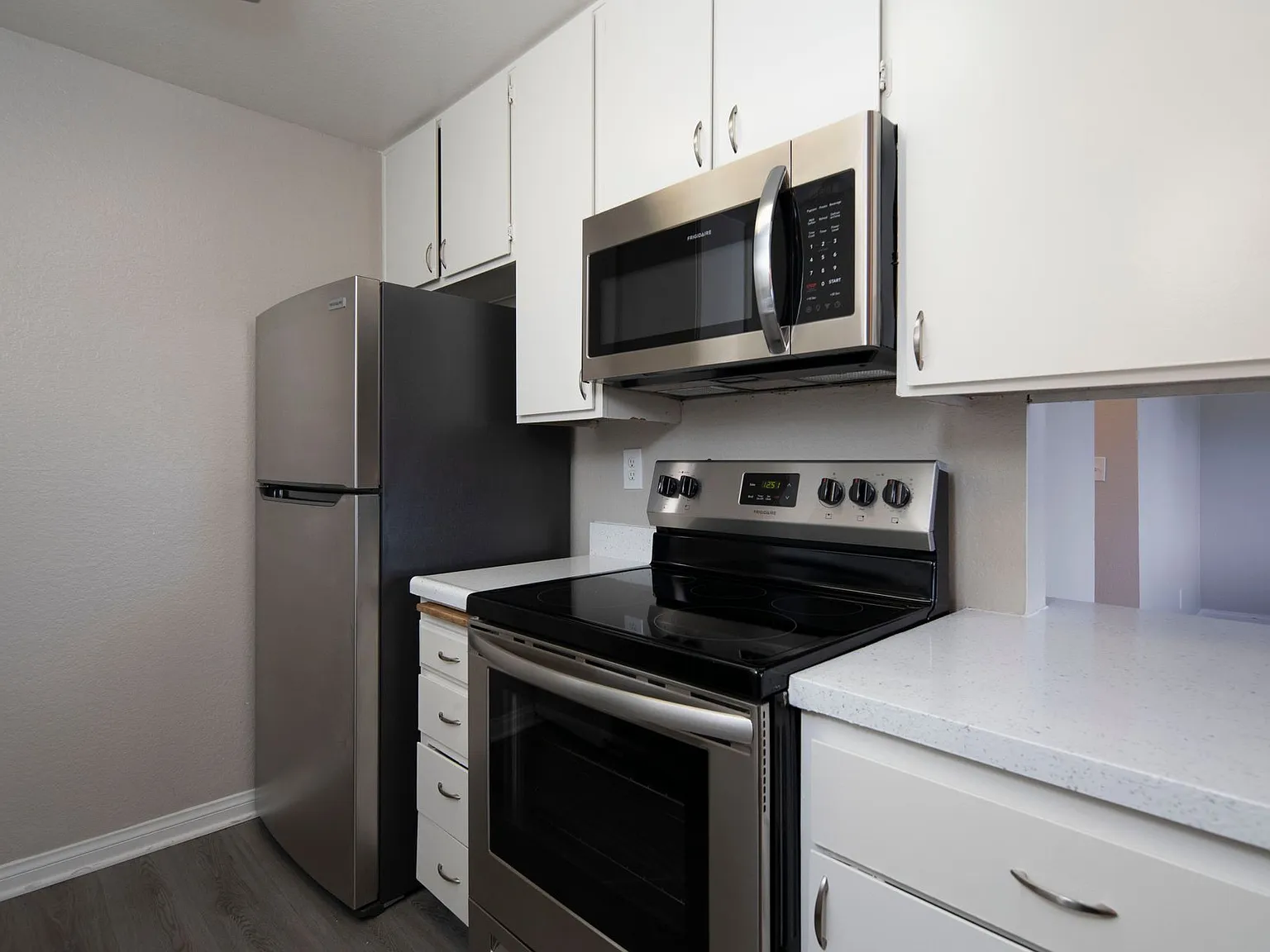 Willow Creek Apartments — Photo 2