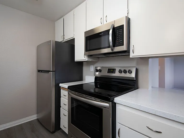 Willow Creek Apartments — Photo 3