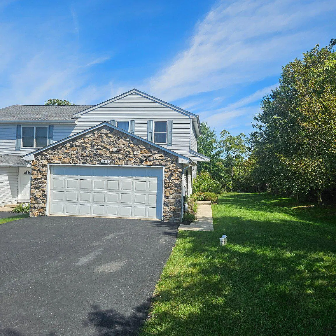 3 bed, 1.5 bath, 1392 sqft, $2,350 — Photo 2