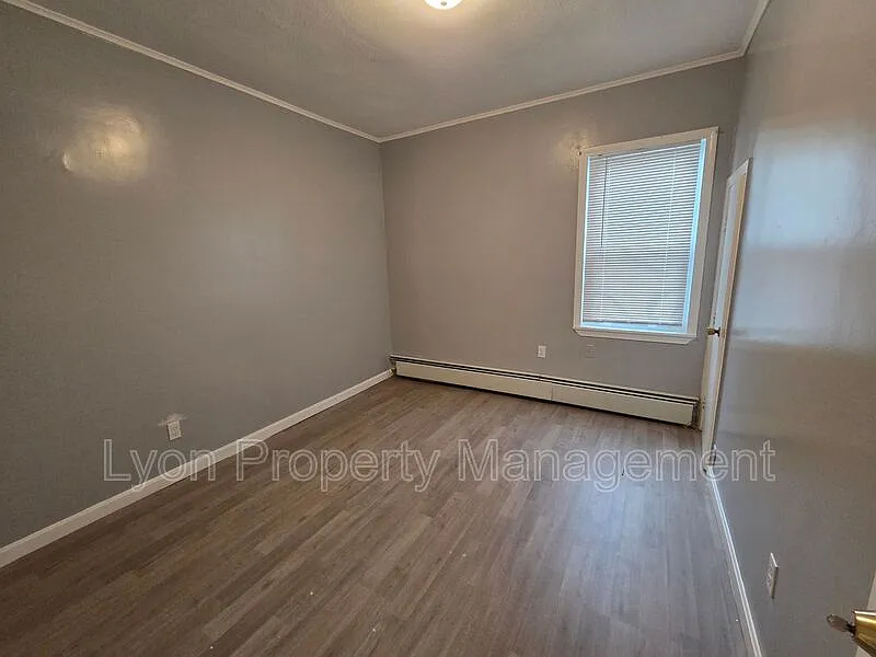 3 bed, 1.0 bath, $1,695 — Photo 4