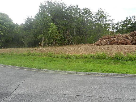 3rd image of Creekside Dr