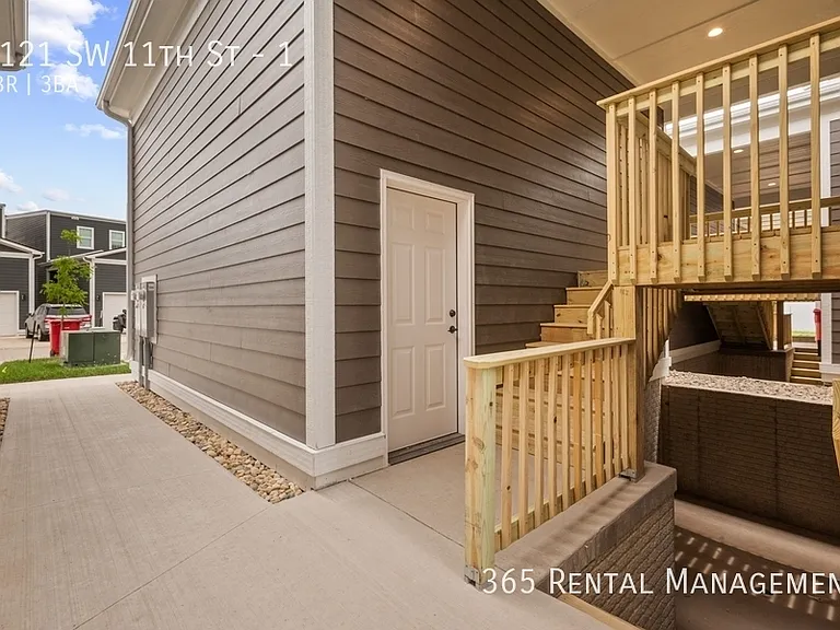 1121 SW 11th St #1 — Photo 44
