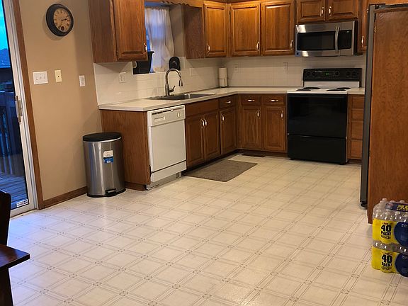 3rd image of 2220 NE Maybrook Dr