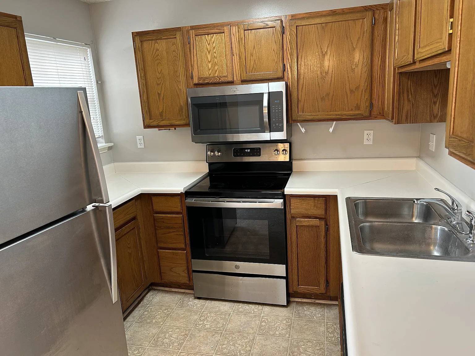 2 bed, 1023 sqft, $1,200 — Photo 3