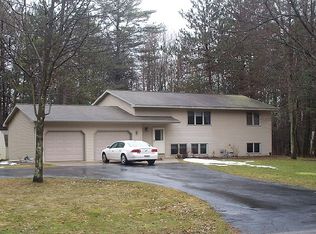N2774 Wilderness Trl, Marinette, WI 54143