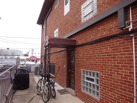 4th image of 9462 Lawrence Ct