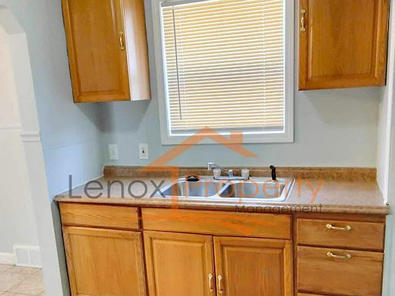 5th image of 23684 Carlington St