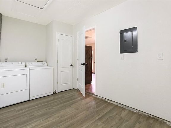5th image of 126 Peter Ln