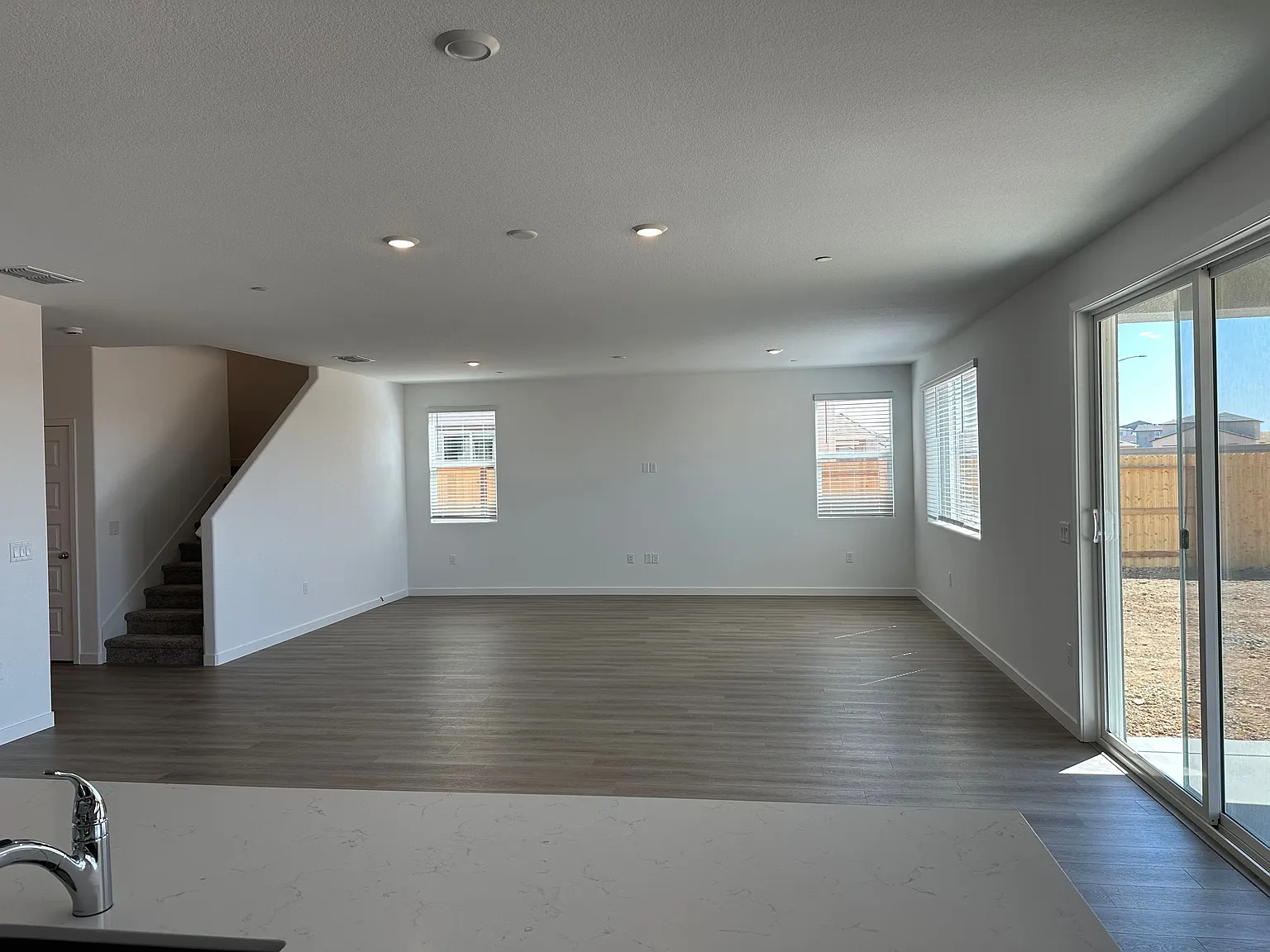 4 bed, 3025 sqft, $3,500 — Photo 3