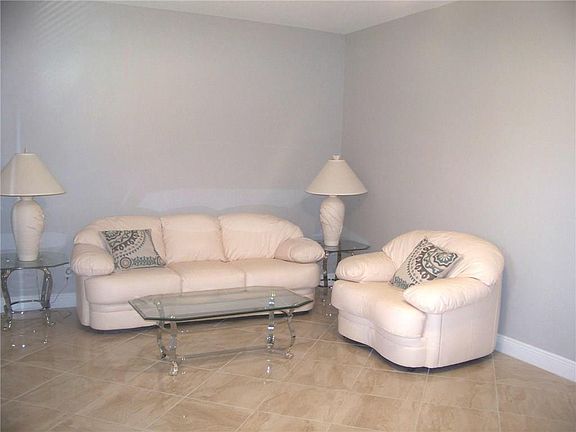 3rd image of 764 Altura St