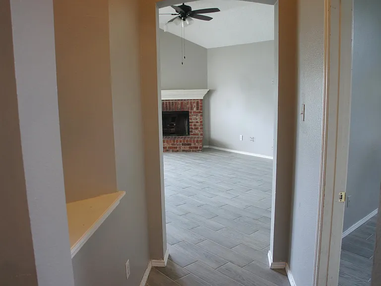 1839 Hillwood Dr — Photo 11