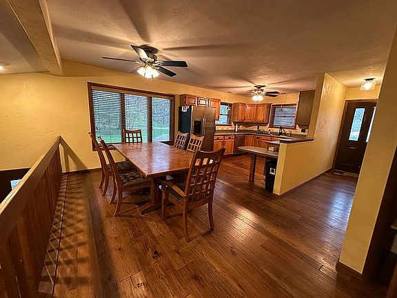 3rd image of 2149 Hill Crest Dr