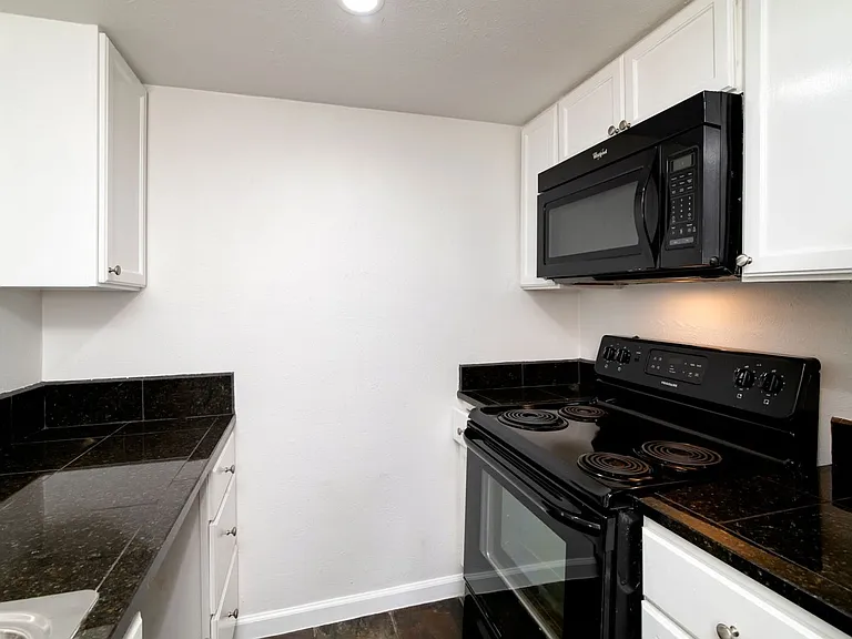 2808 Throckmorton St — Photo 11
