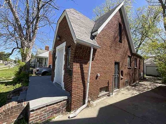3rd image of 9938 Whitcomb St