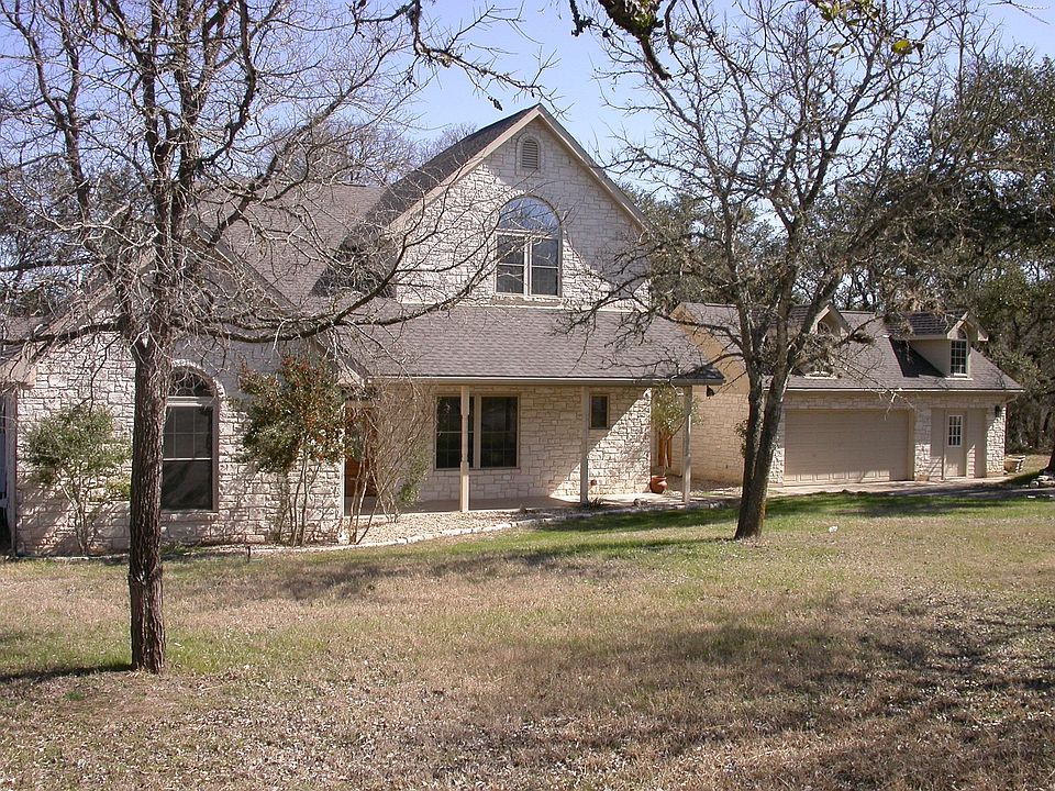 Pasture and Hill Country views close to Austin!