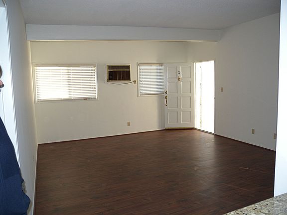 4th image of 13260 Moorpark St APT 2