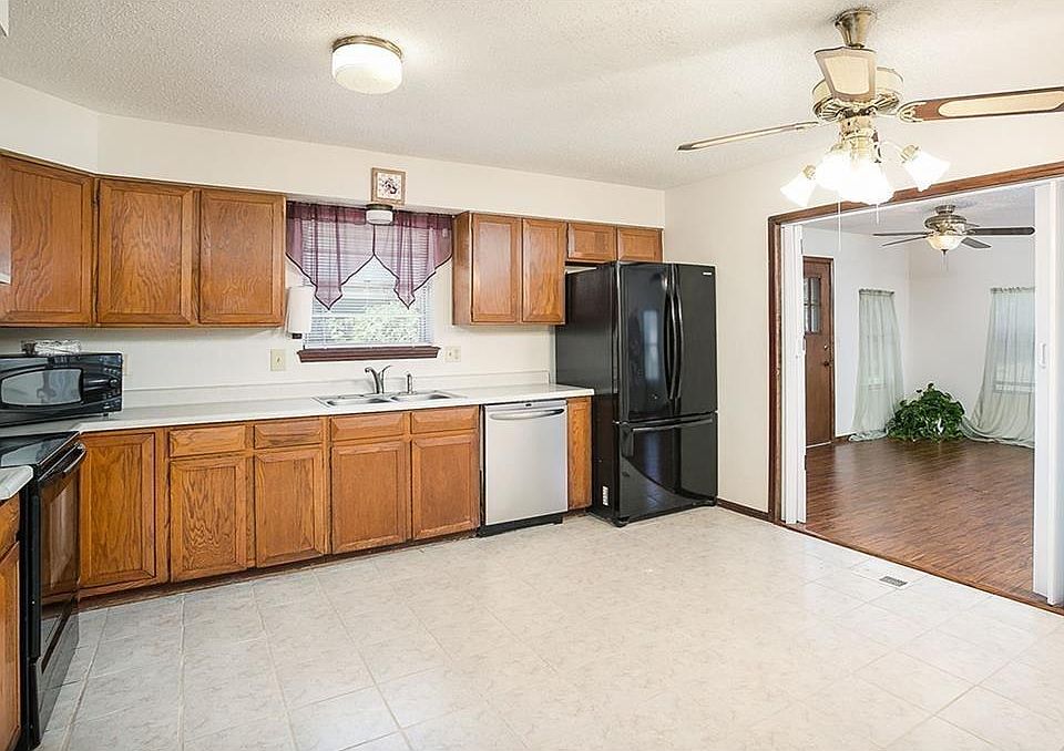 1st image of 100 Lochwood Cir