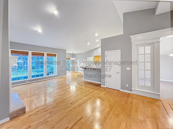 5th image of 2440 E Bancroft Ct