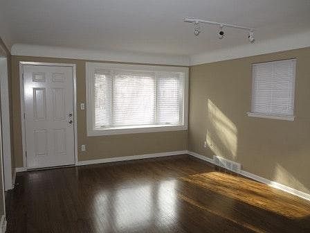 3rd image of 725 S Dorchester Ave