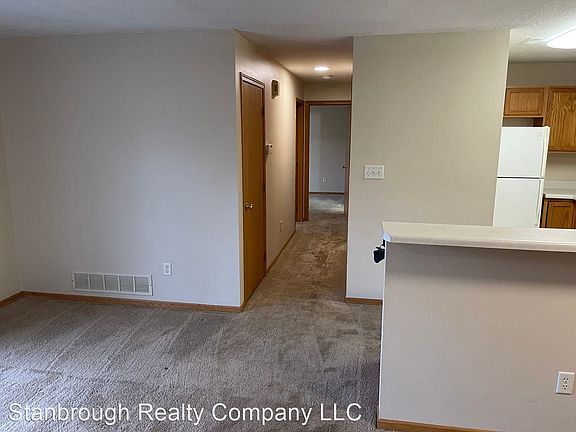 4th image of 211 Ashworth Dr #2